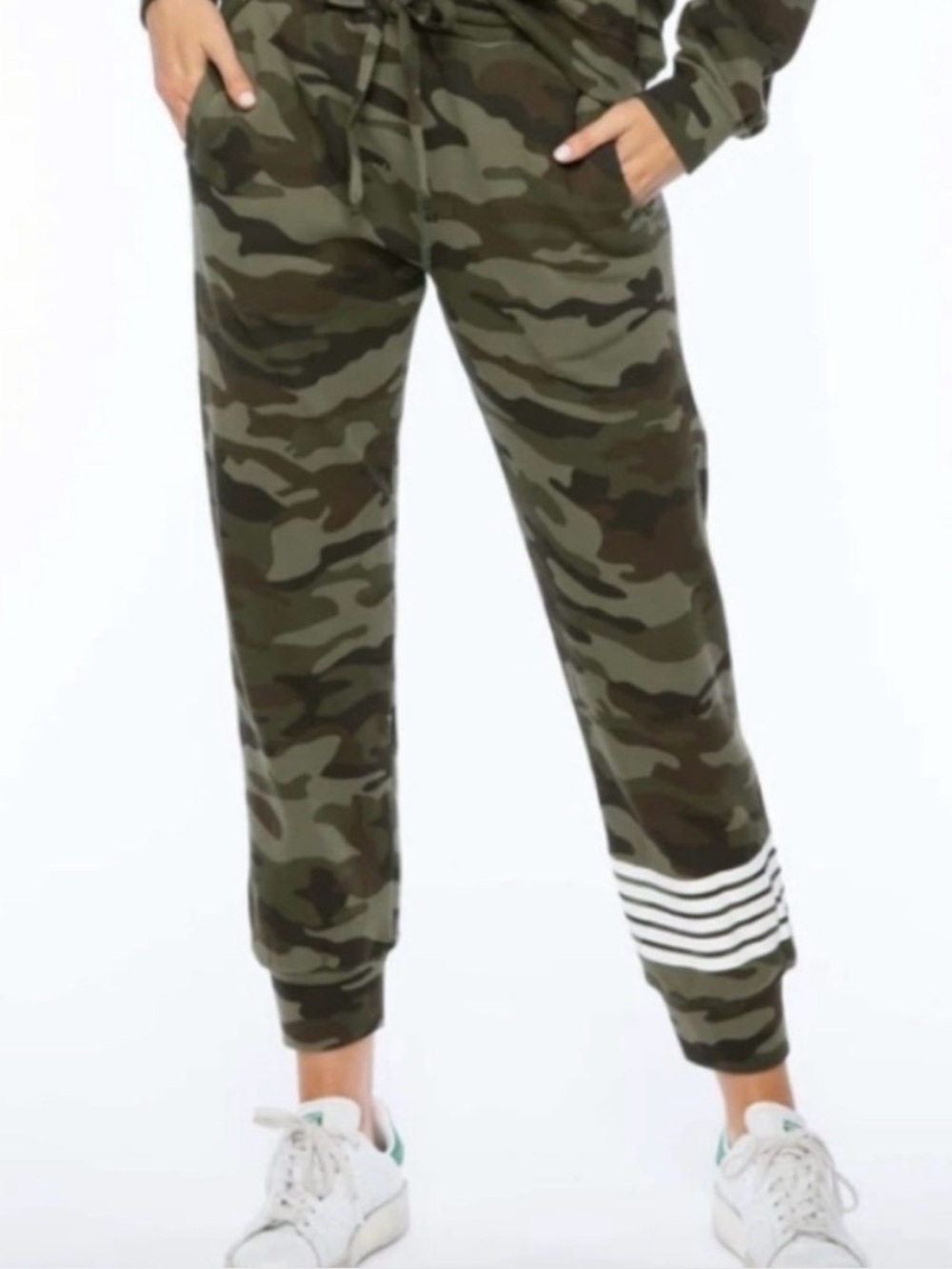Suburban Riot Cambridge camo striped 3/4 length joggers / Women’s Small